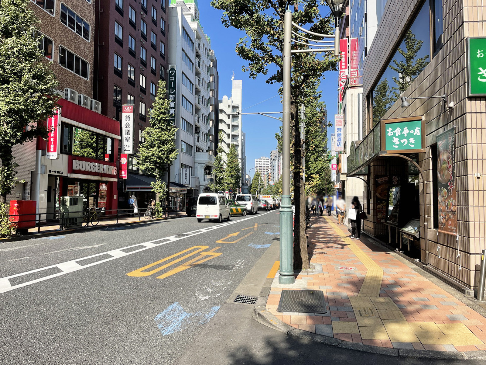 宇津宮ビル前面の混在する小滝橋通り