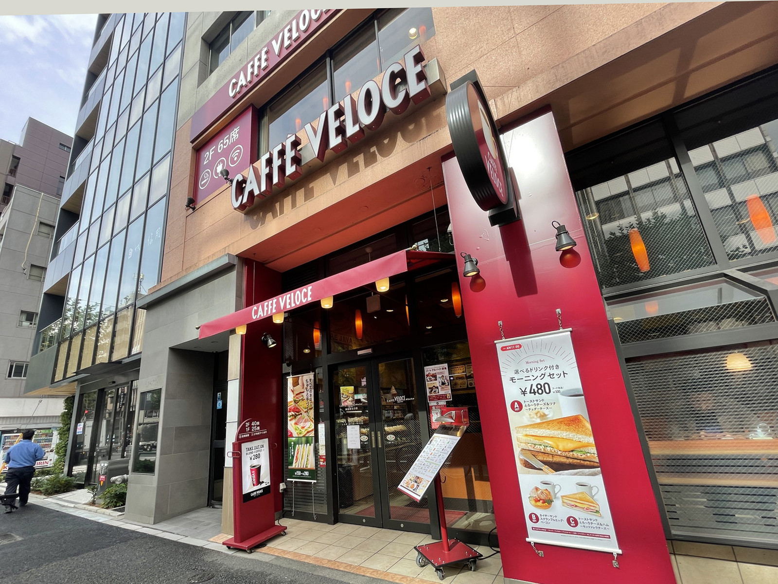 並びのカフェ・ベローチェ神田駅北口店