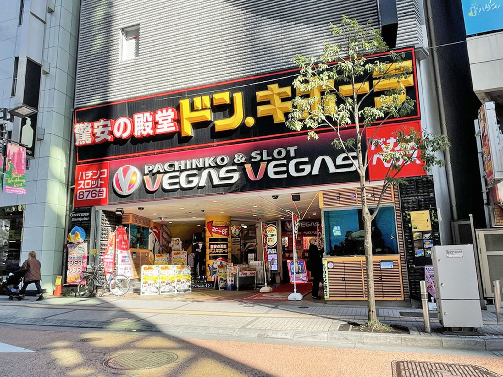 徒歩2分のドン・キホーテ新宿東南口