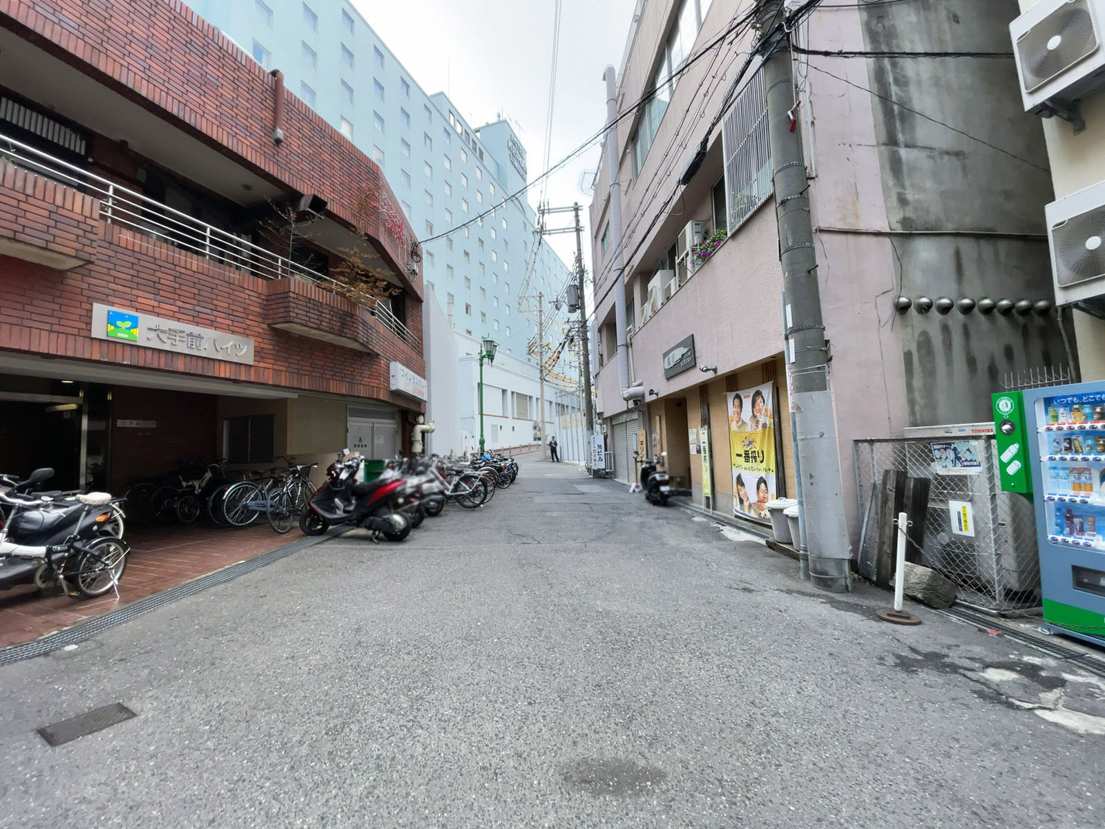 光養ビル2号館前面の通り