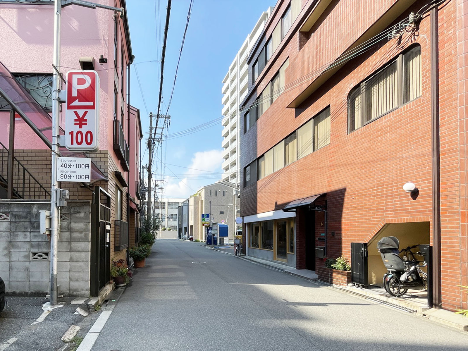 東ビル前面の通り