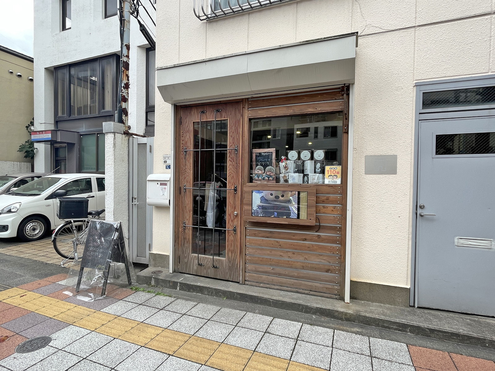 徒歩2分のカフェSAMUEL ROASTERS