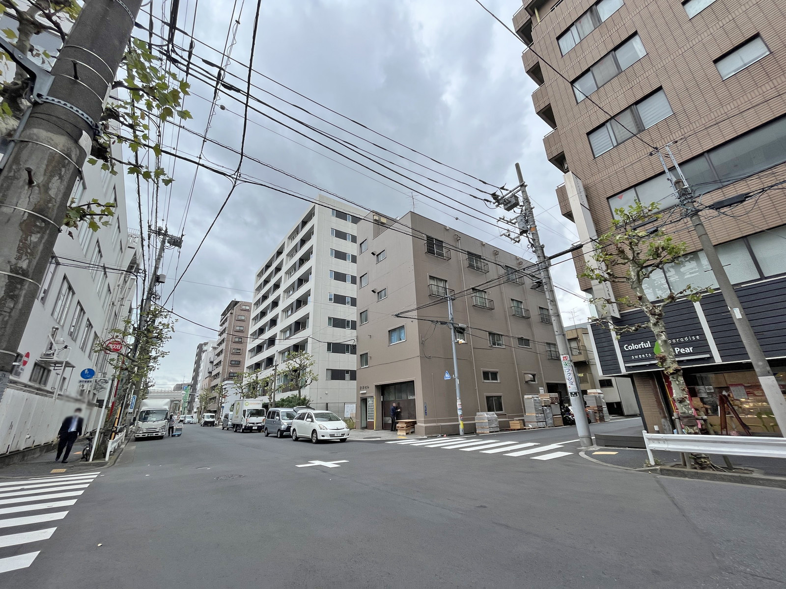 サトウビル前面の区役所通り