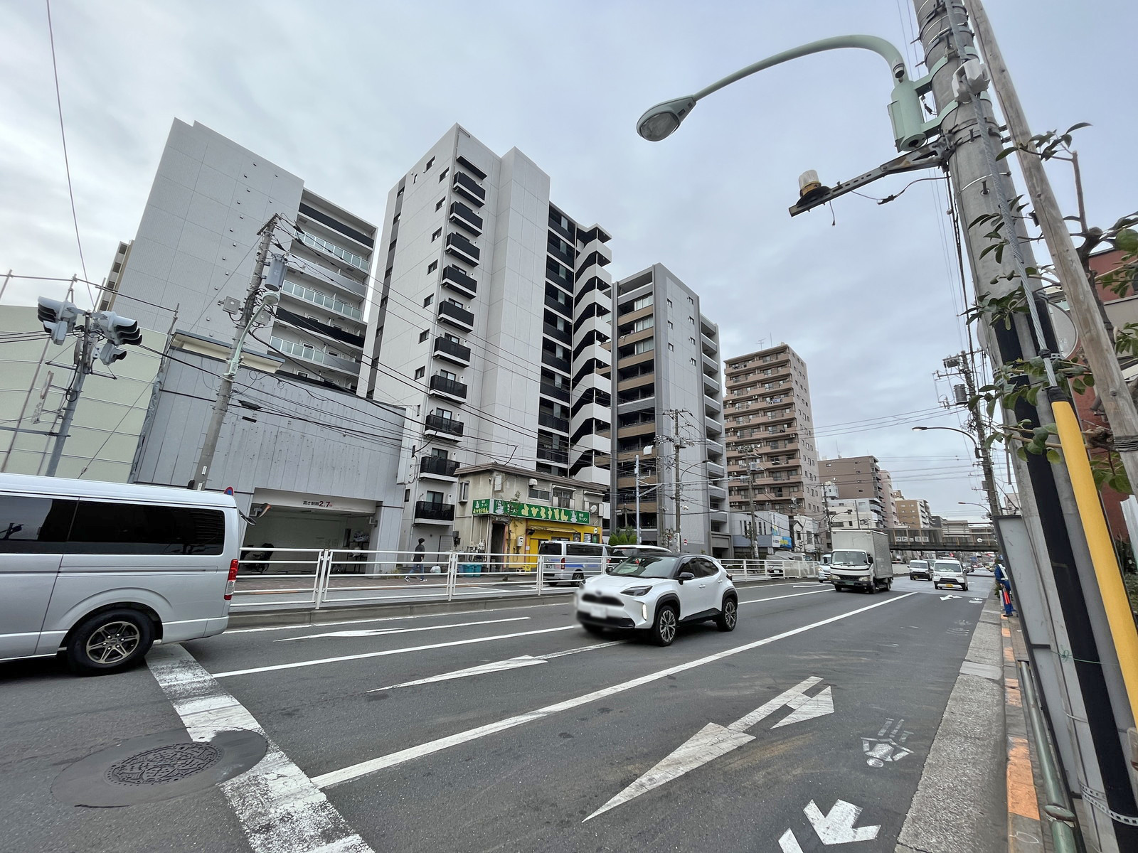 イワタテビル前面の三ツ目通り