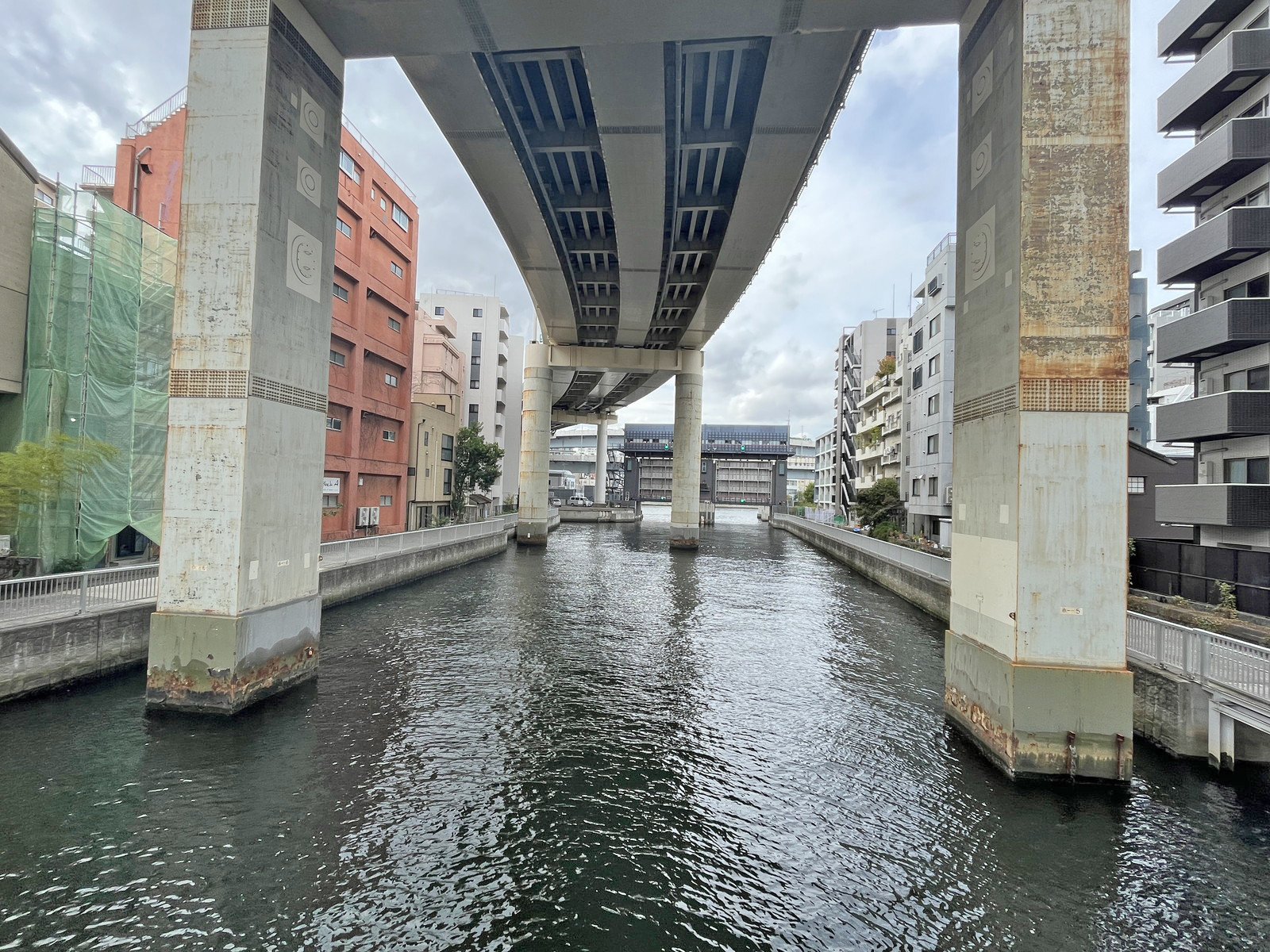 近くを流れる河川