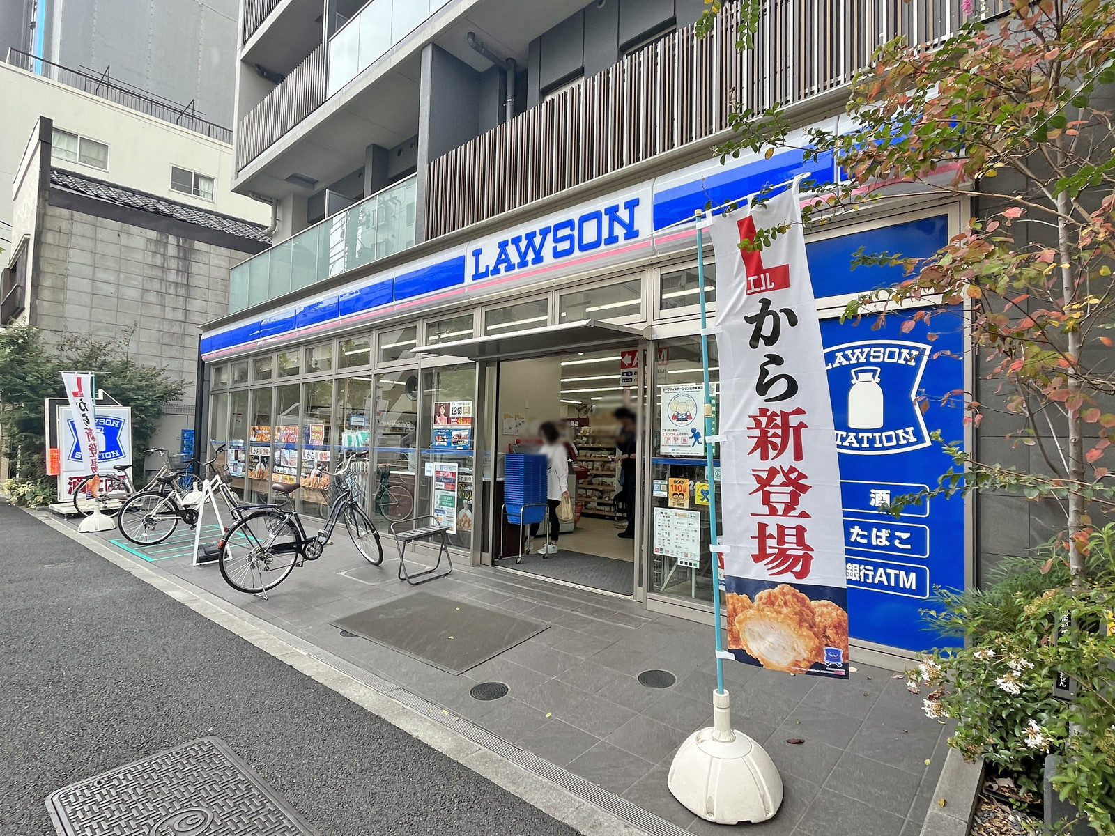 同じ並びのローソン墨田両国一丁目店