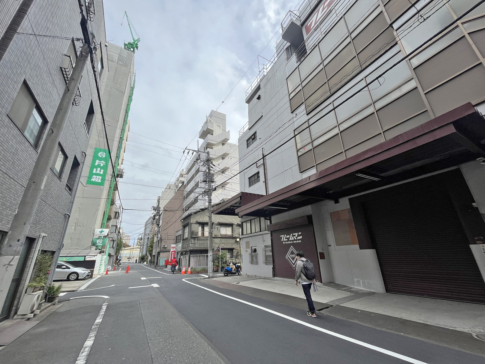 TSビル前面通り