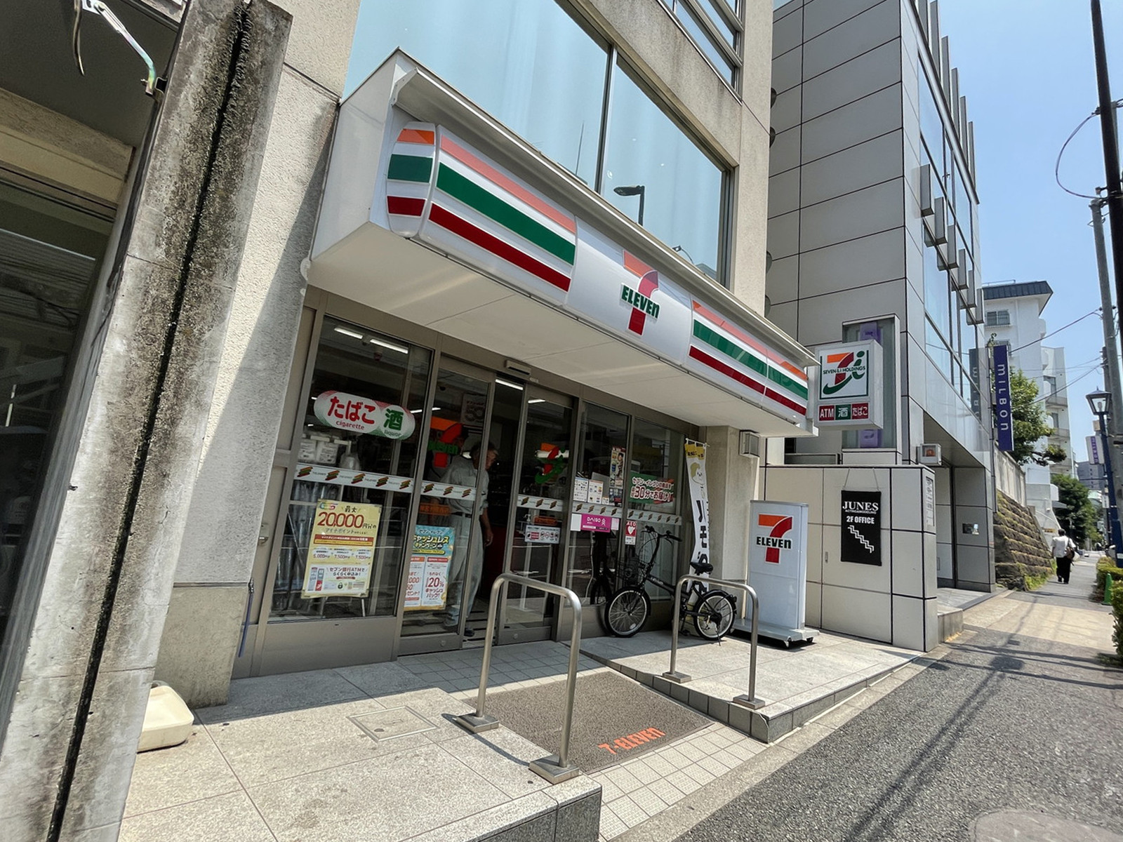 徒歩2分のセブンイレブン神宮外苑西店
