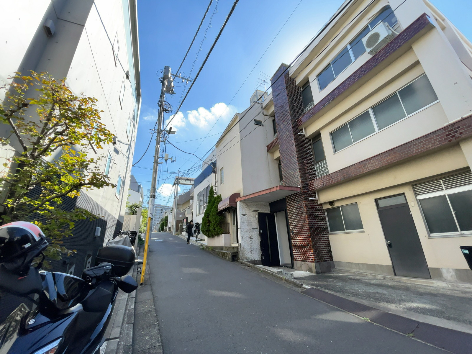 青山シルクレジデンス前面の通り