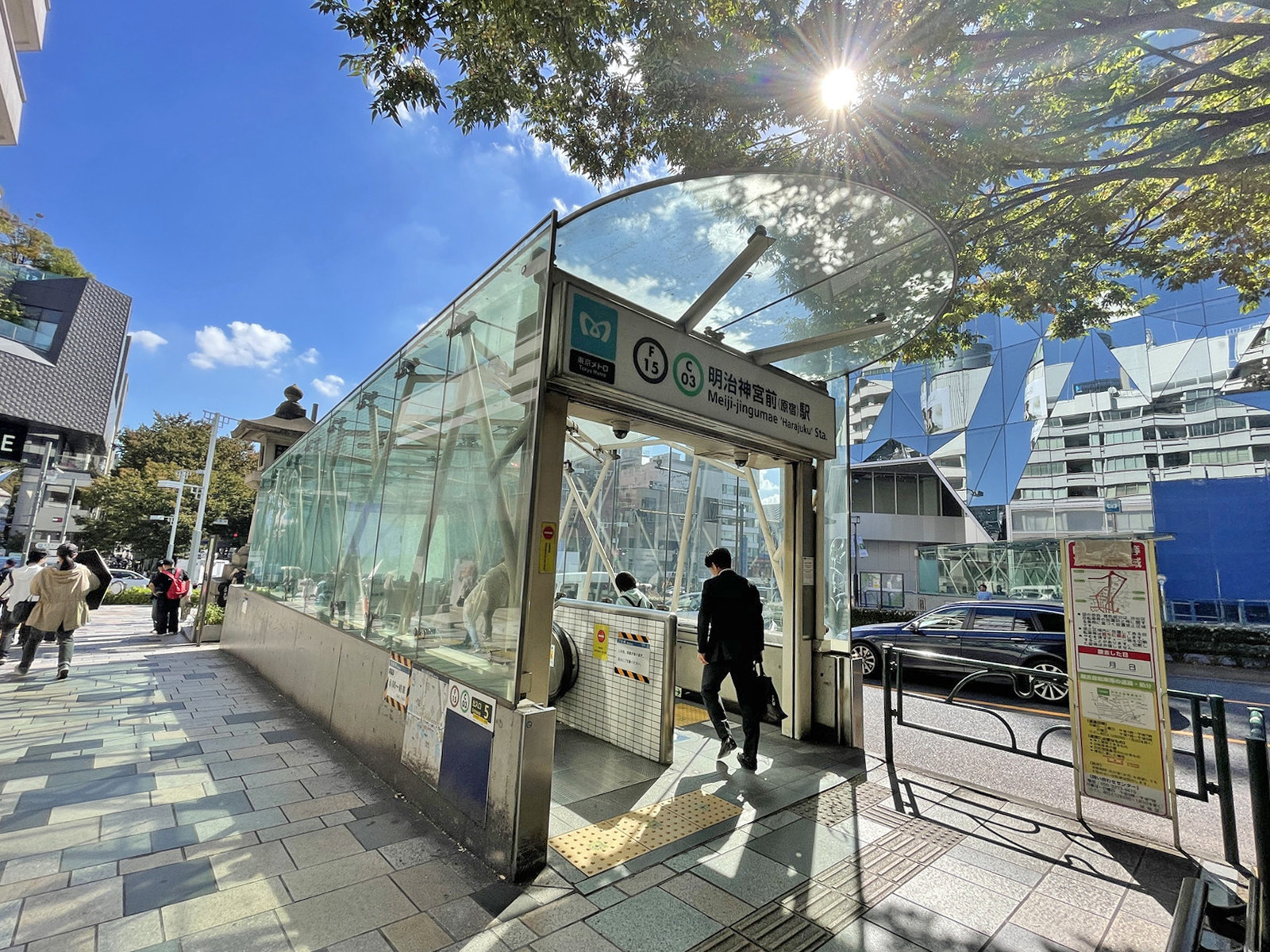 最寄りの「明治神宮前駅」