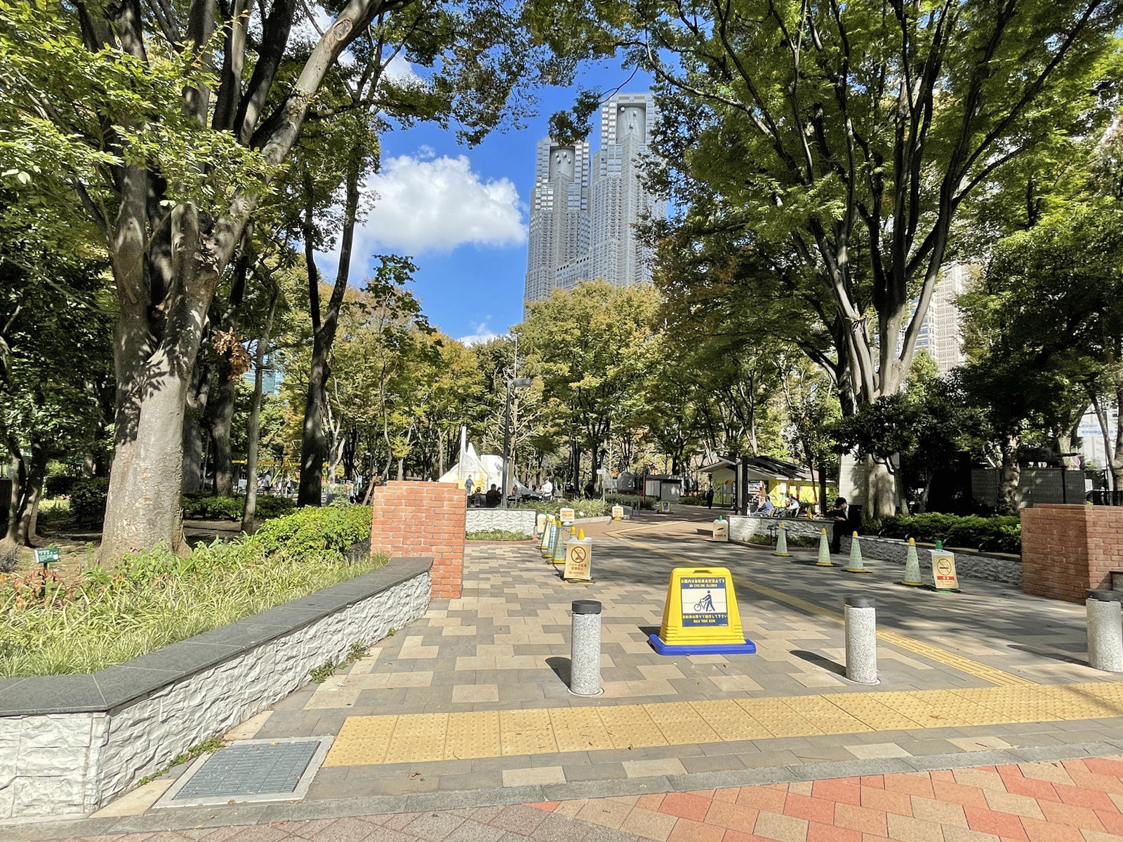 徒歩5分の新宿区立新宿中央公園