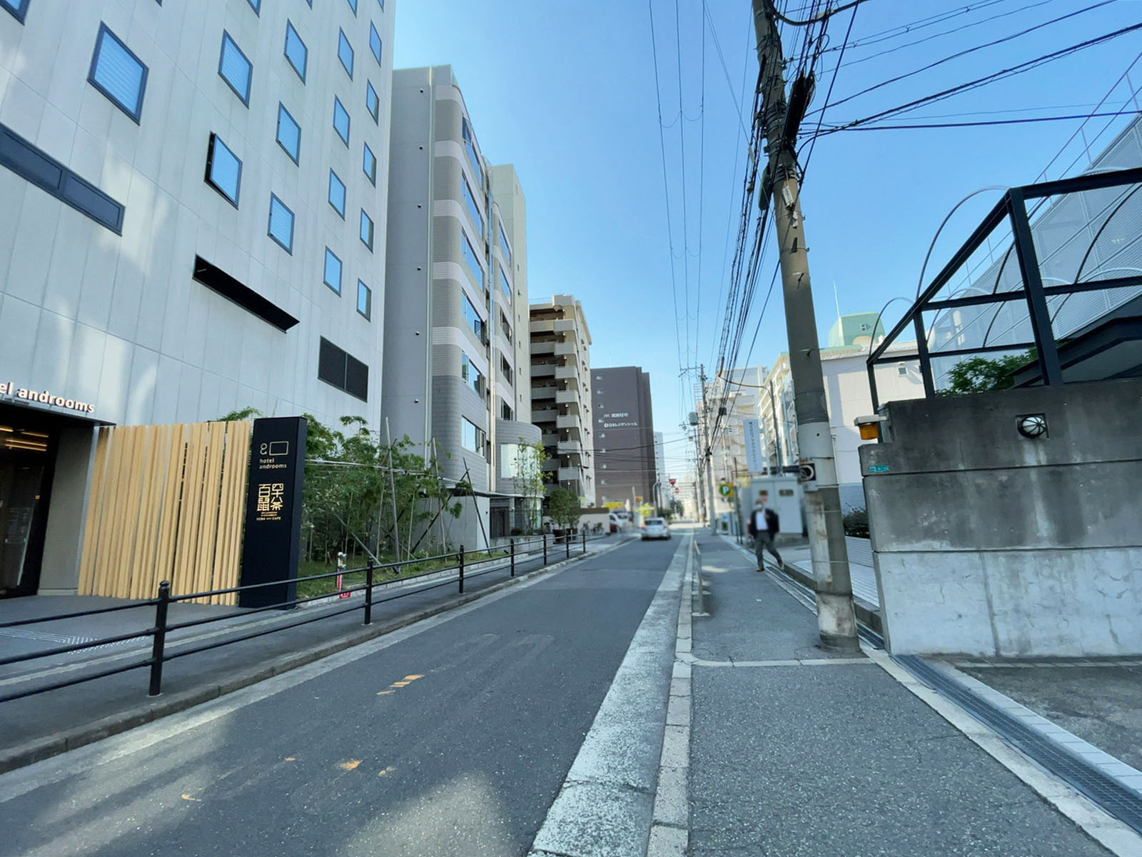 ミタビル前面の通り