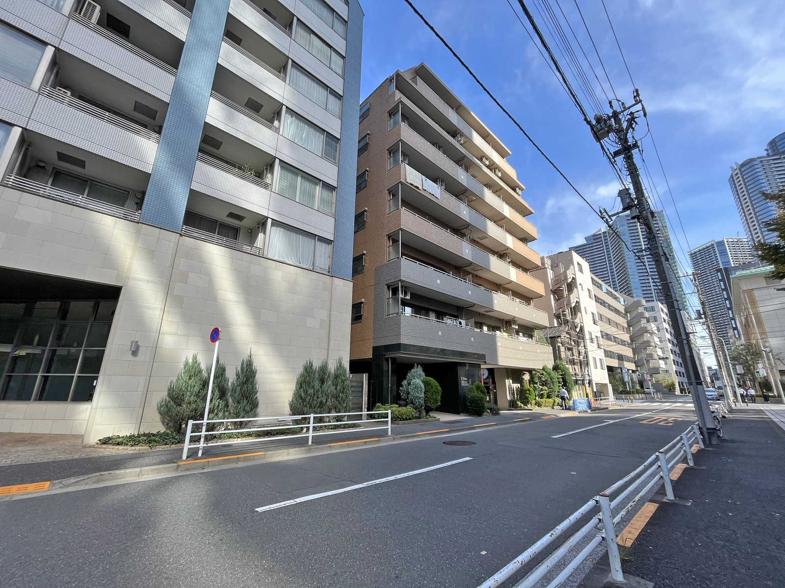 FOREFRONT TOWER2前面通り