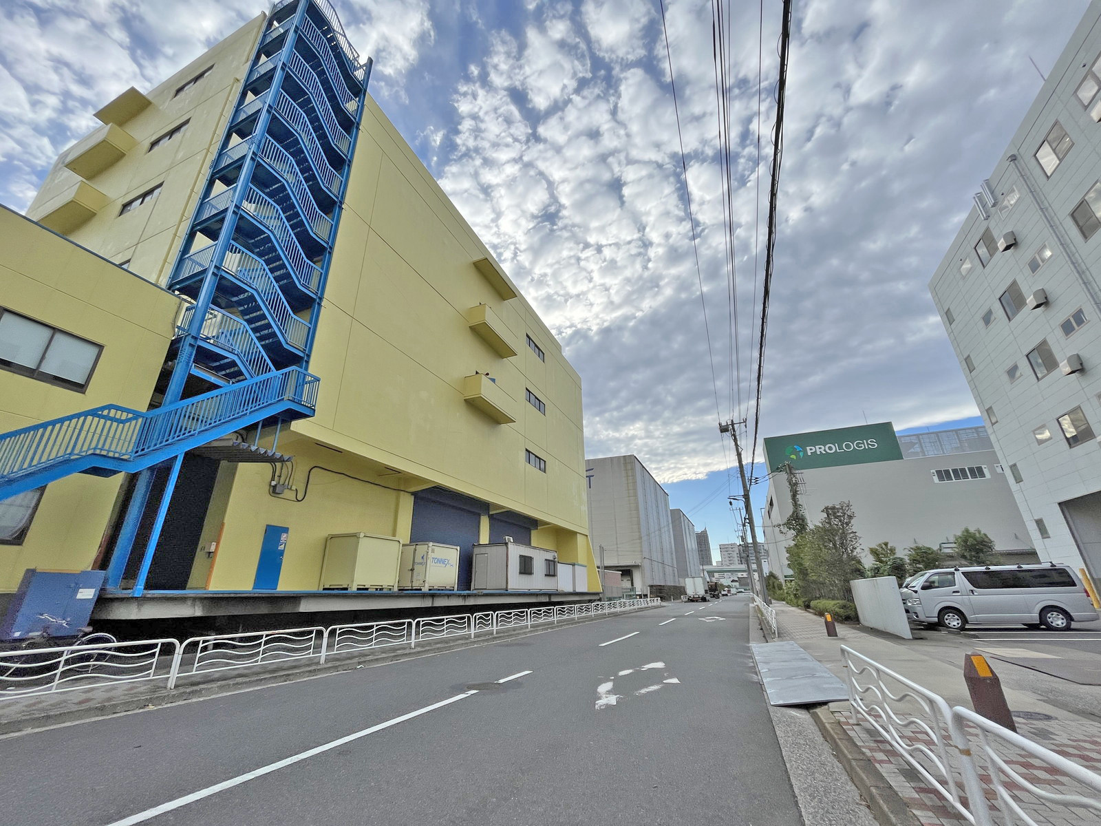 Imas Canalside前面通り