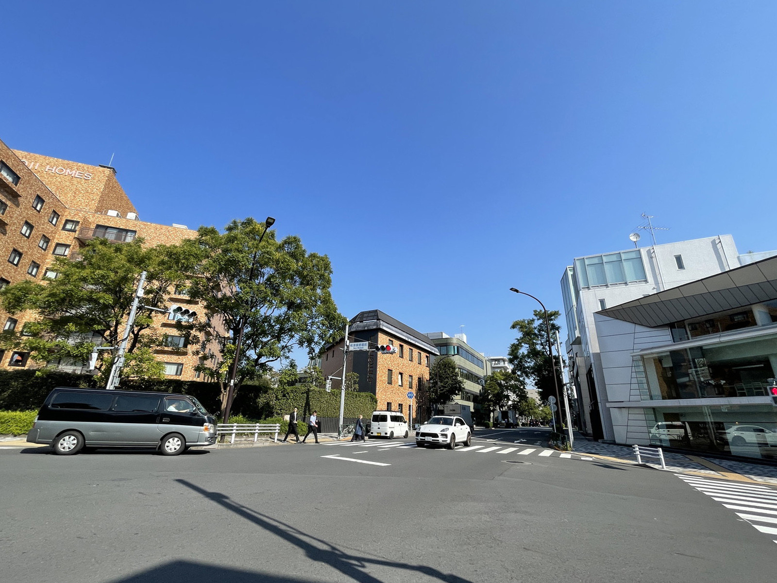付近の根津美術館前交差点