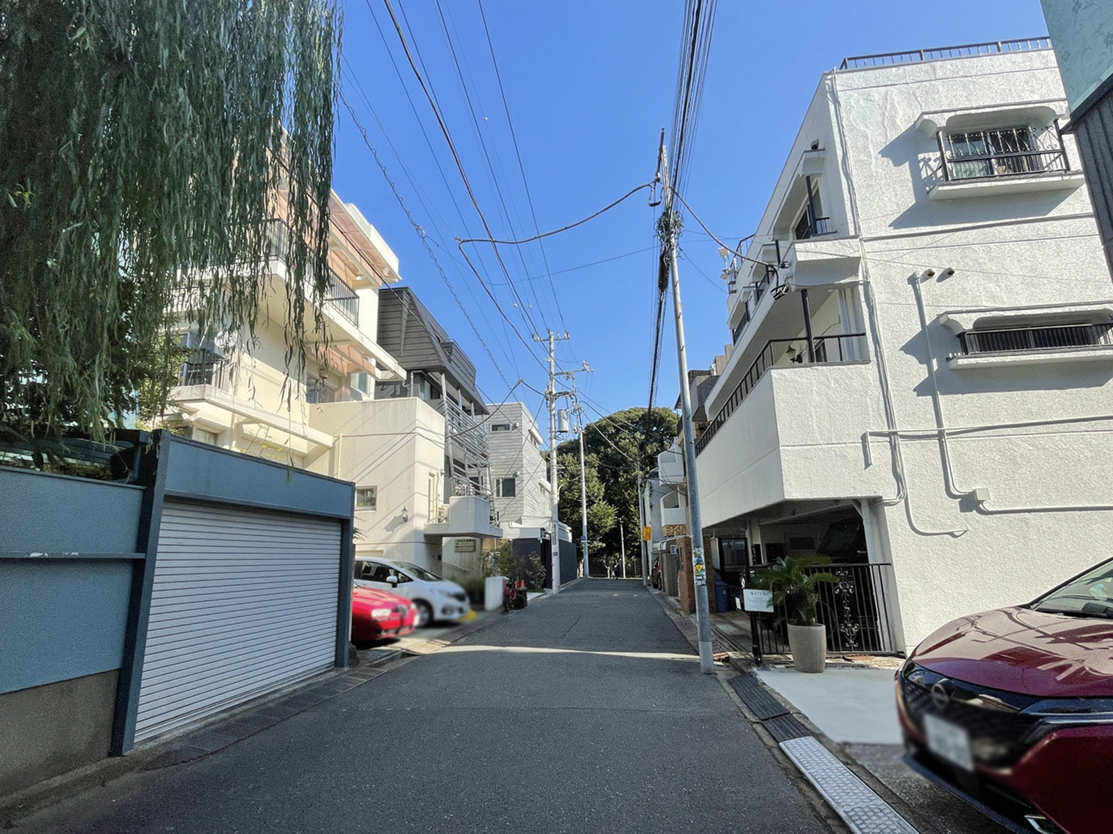 キャビネ南青山前面の通り