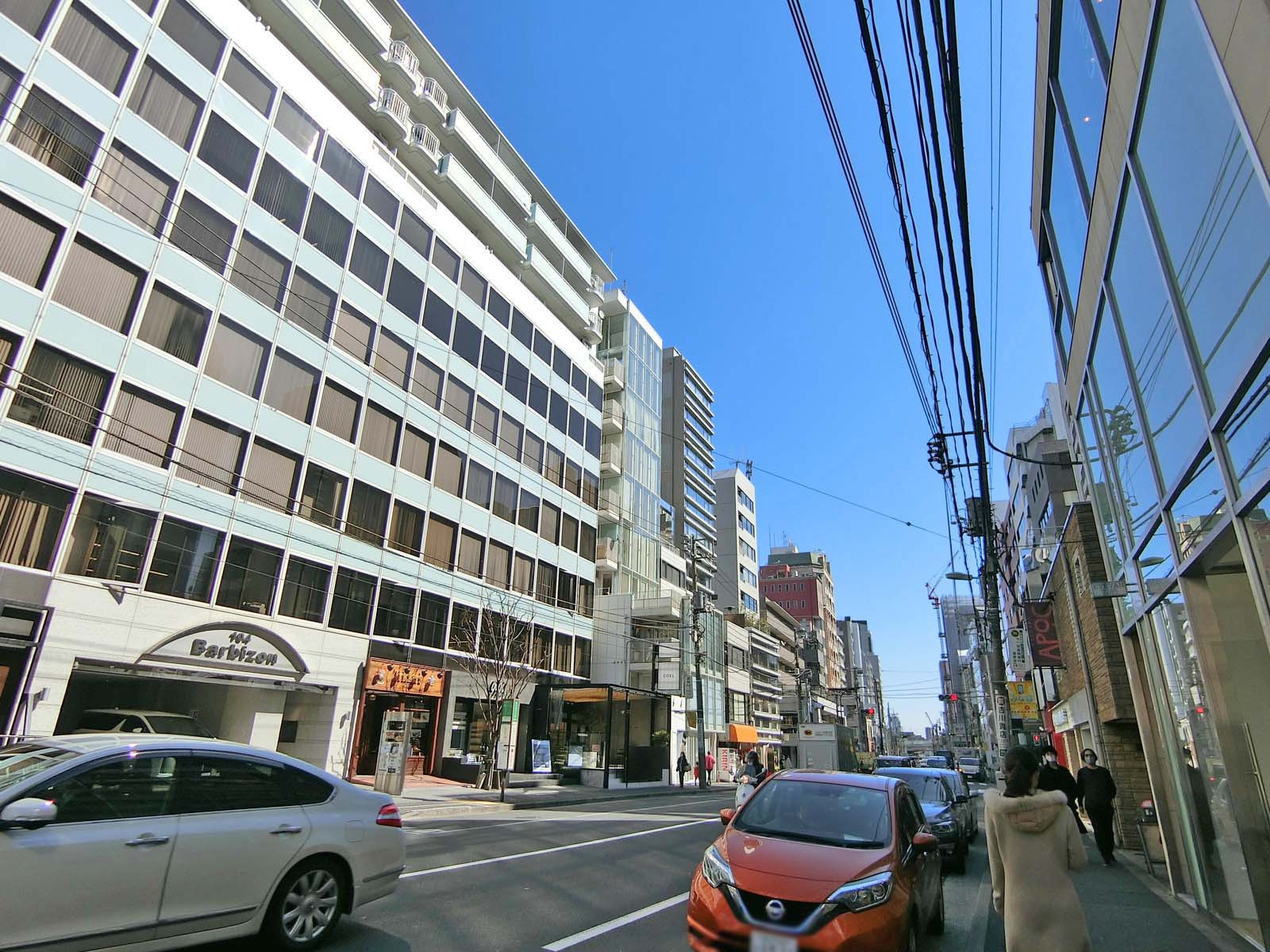 付近の骨董通り