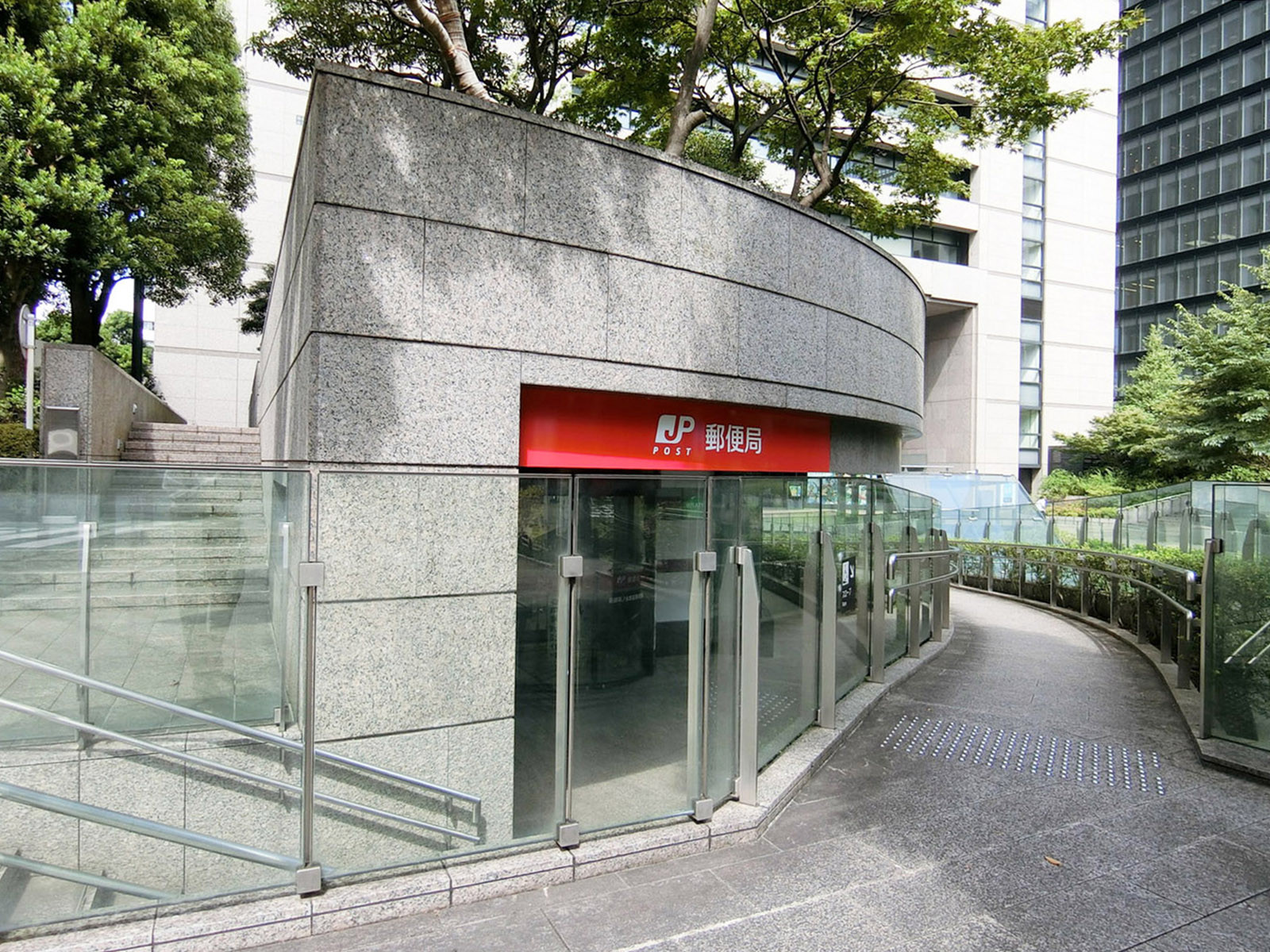 近くの新御茶ノ水駅前郵便局