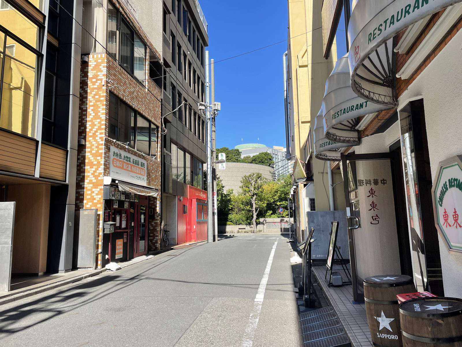 小林ビル前面の通り