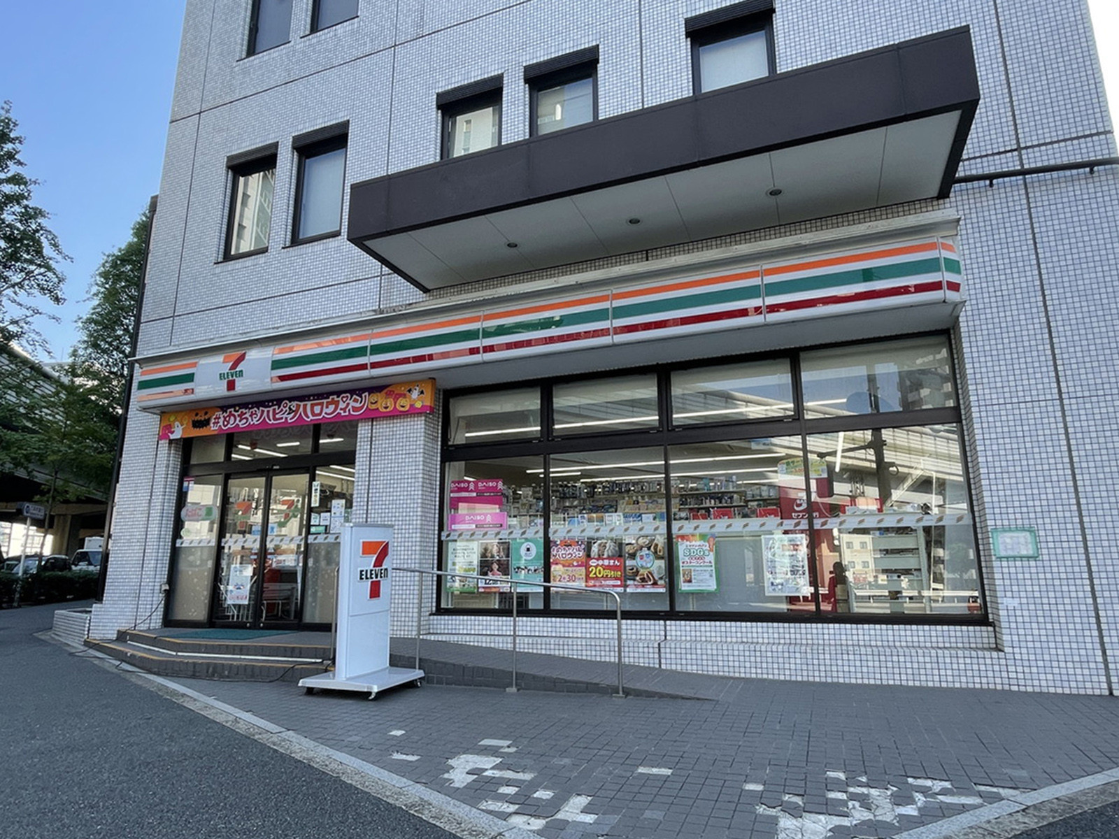 徒歩2分のセブンイレブン港区南青山7丁目店