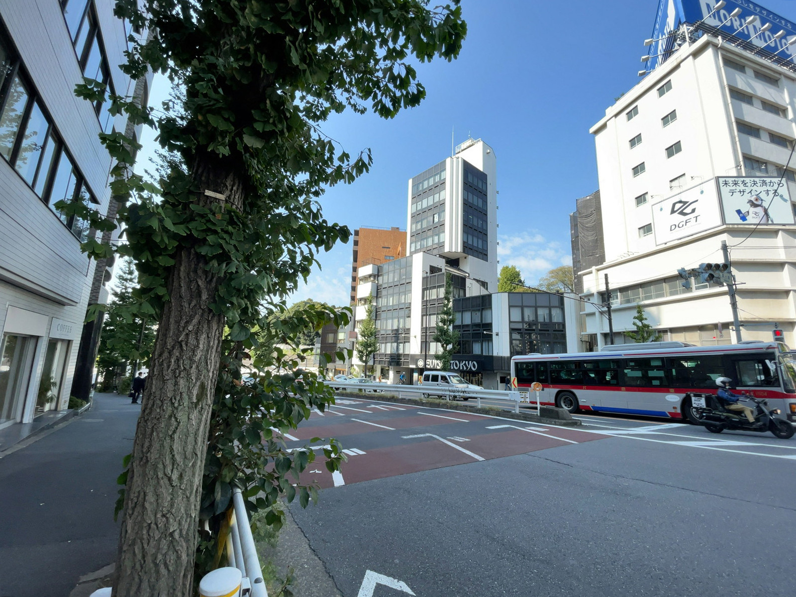 代官山島田ビル前面の通り