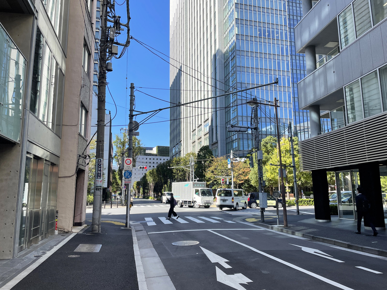 エルヴァージュ神田錦町前面の五十通り