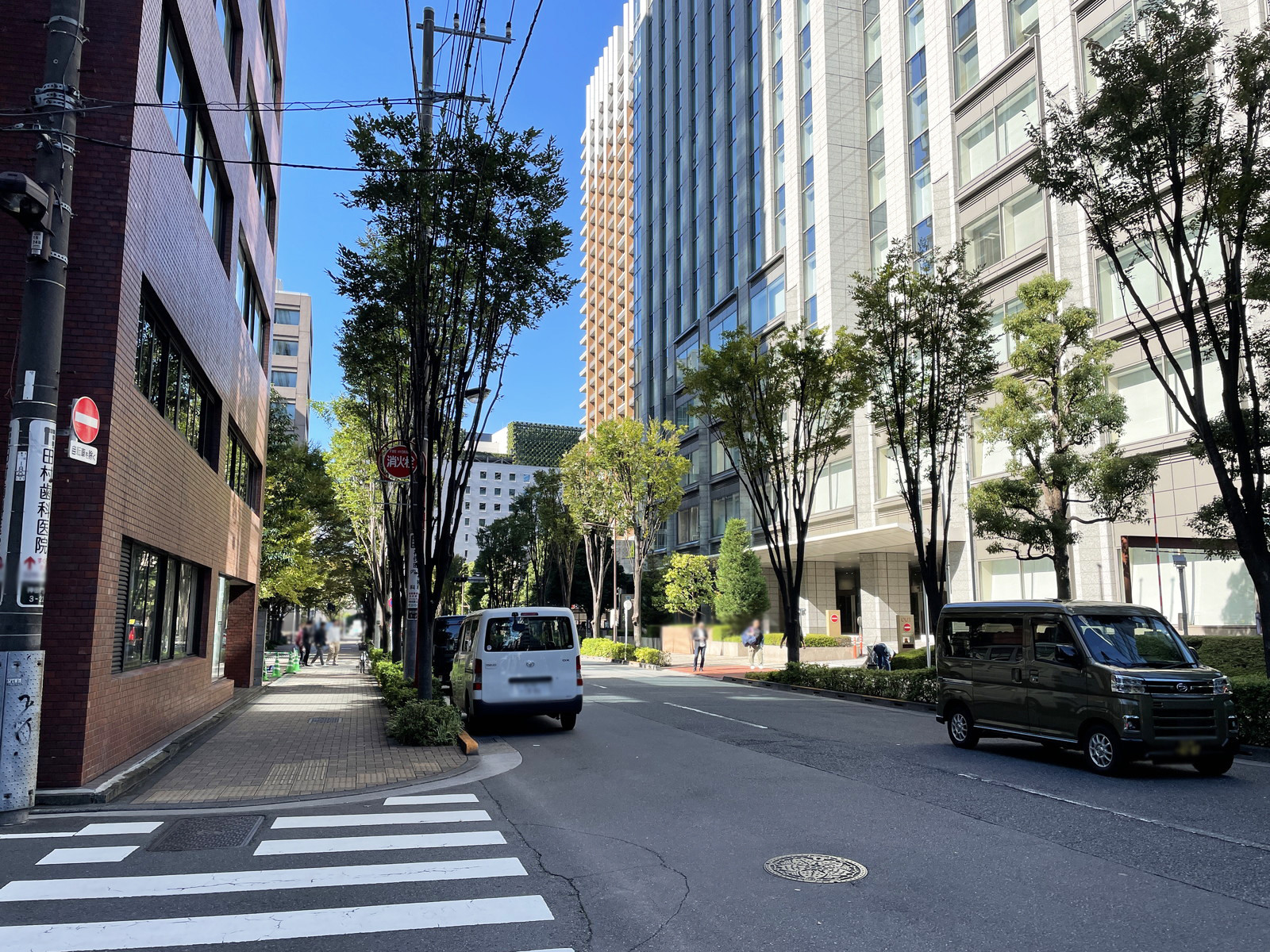 アイゼンビル前面の通り