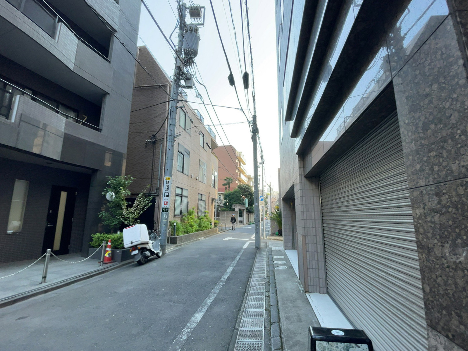 ハギワラビル2前面の通り