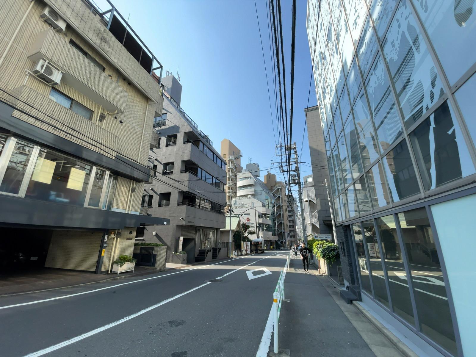 leaf east前面の通り