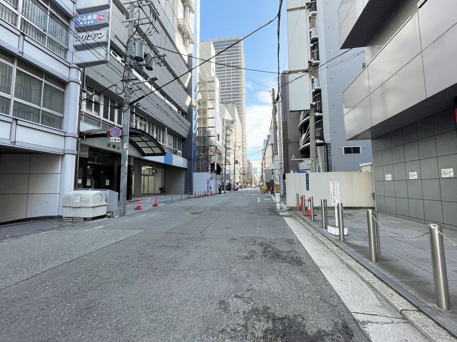 丸忠第三ビル前面の通り