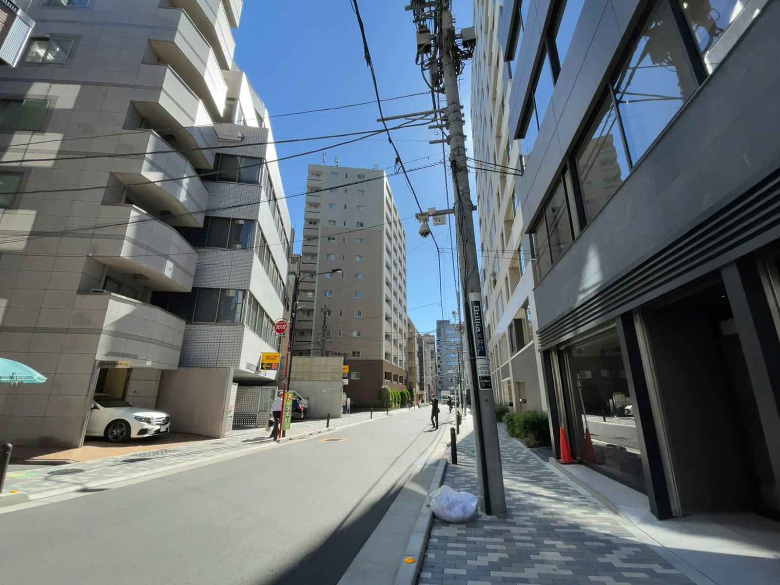 ARC CUBE日本橋本町前面の通り