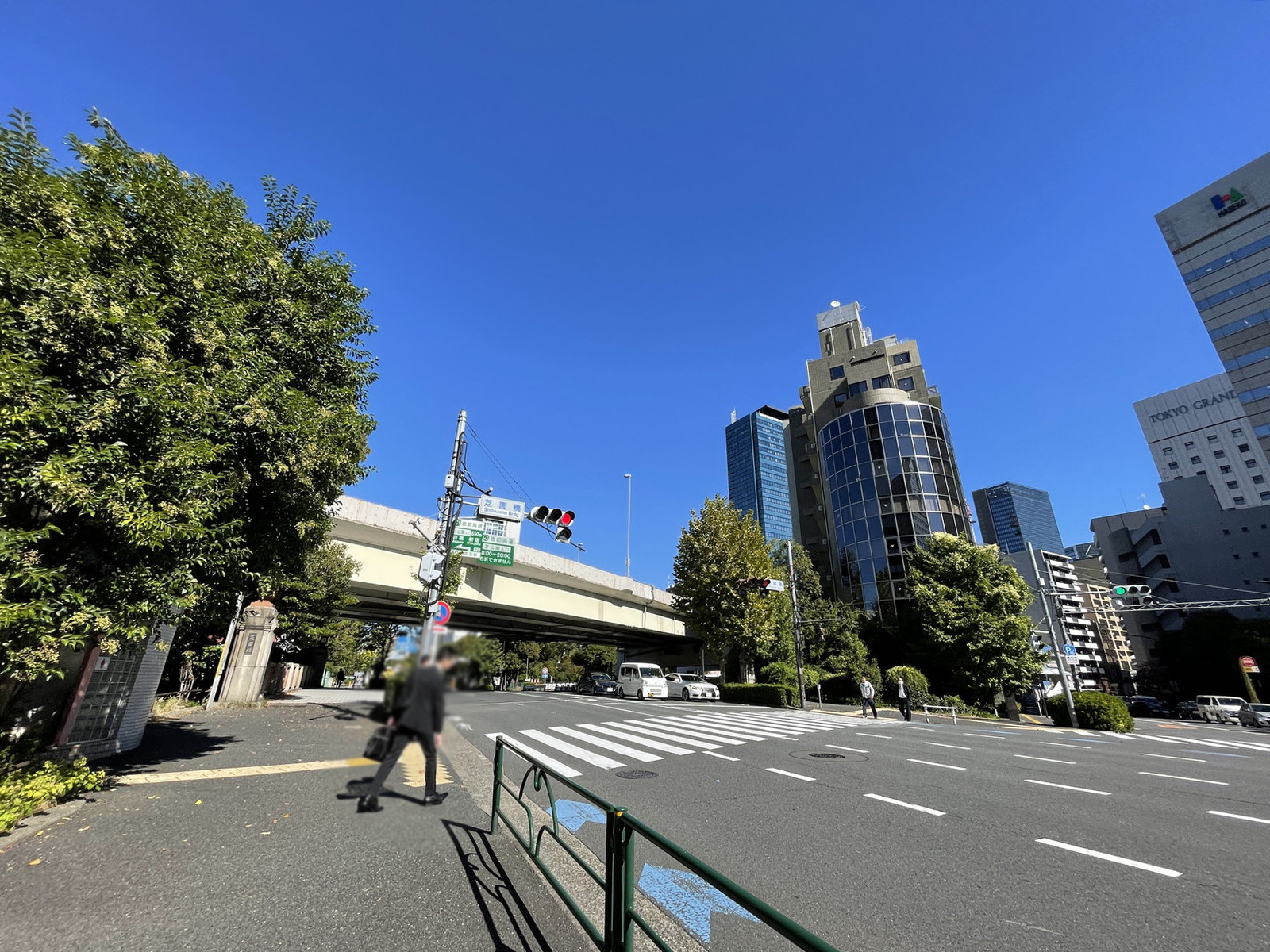 第三渡邉ビル前面の通り
