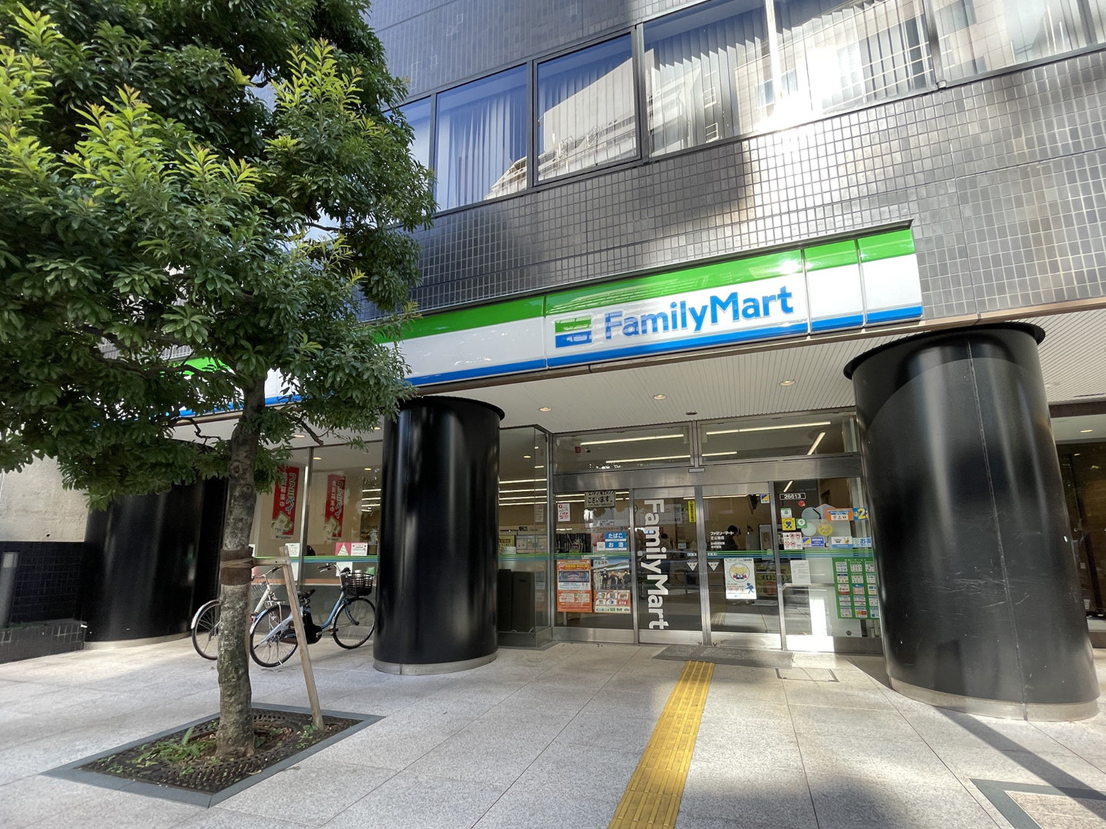 徒歩2分のファミリーマート芝公園店