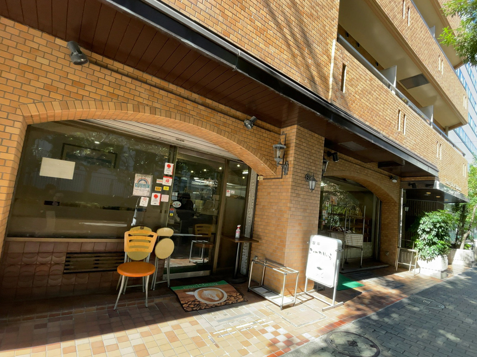 徒歩圏内には飲食店が点在