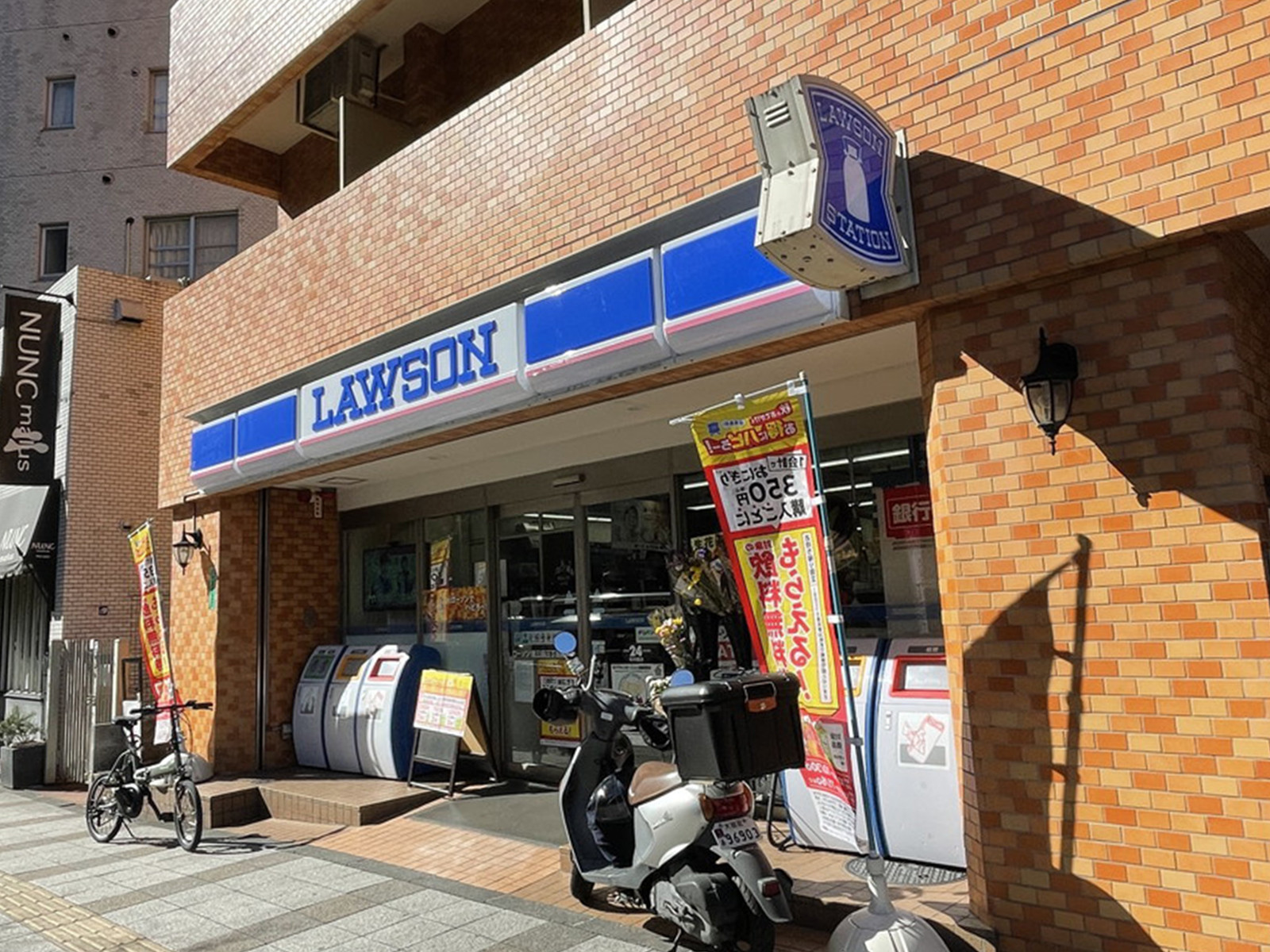 徒歩1分のローソン 港三田3丁目店
