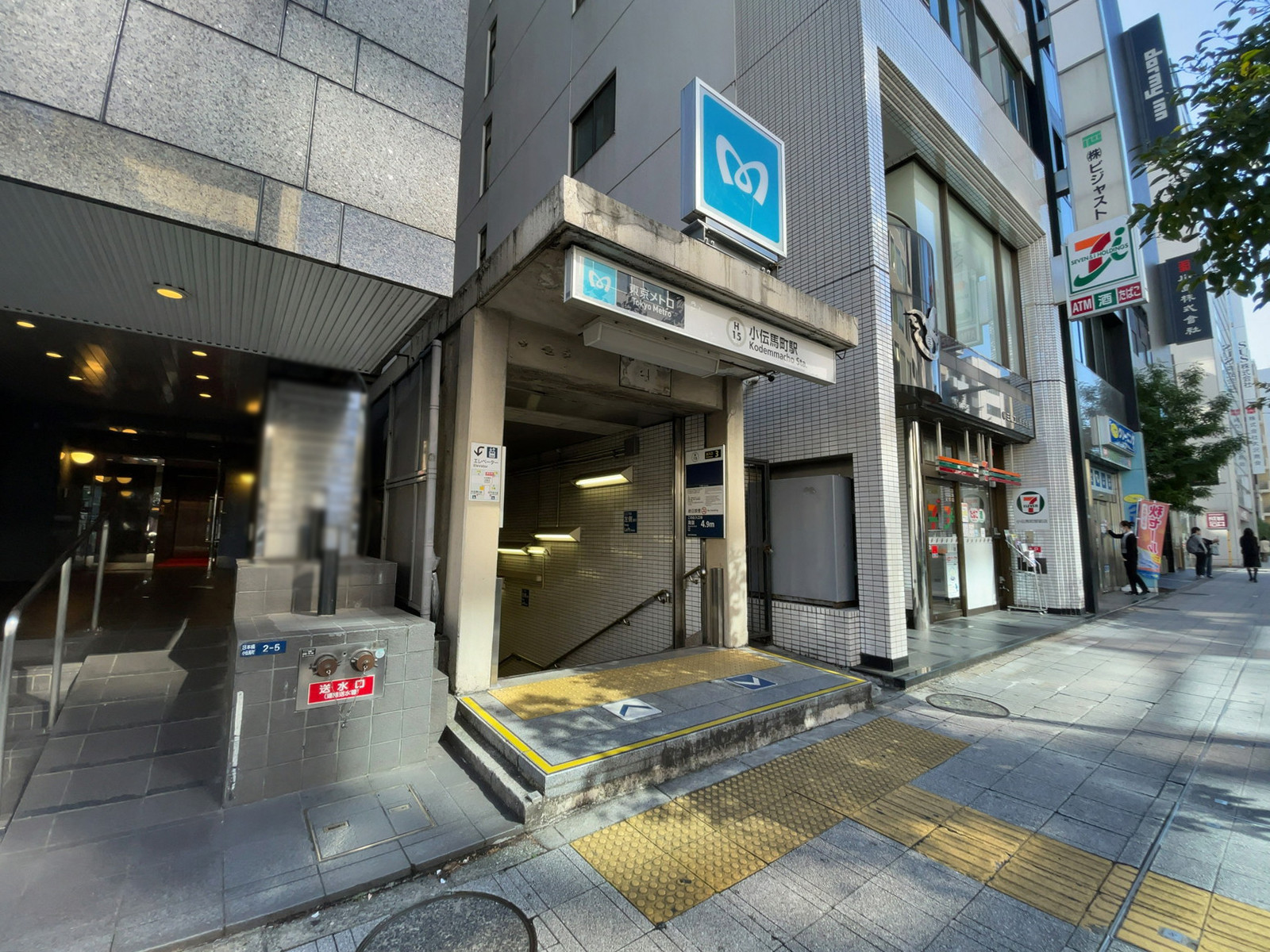 最寄りの「小伝馬町駅」