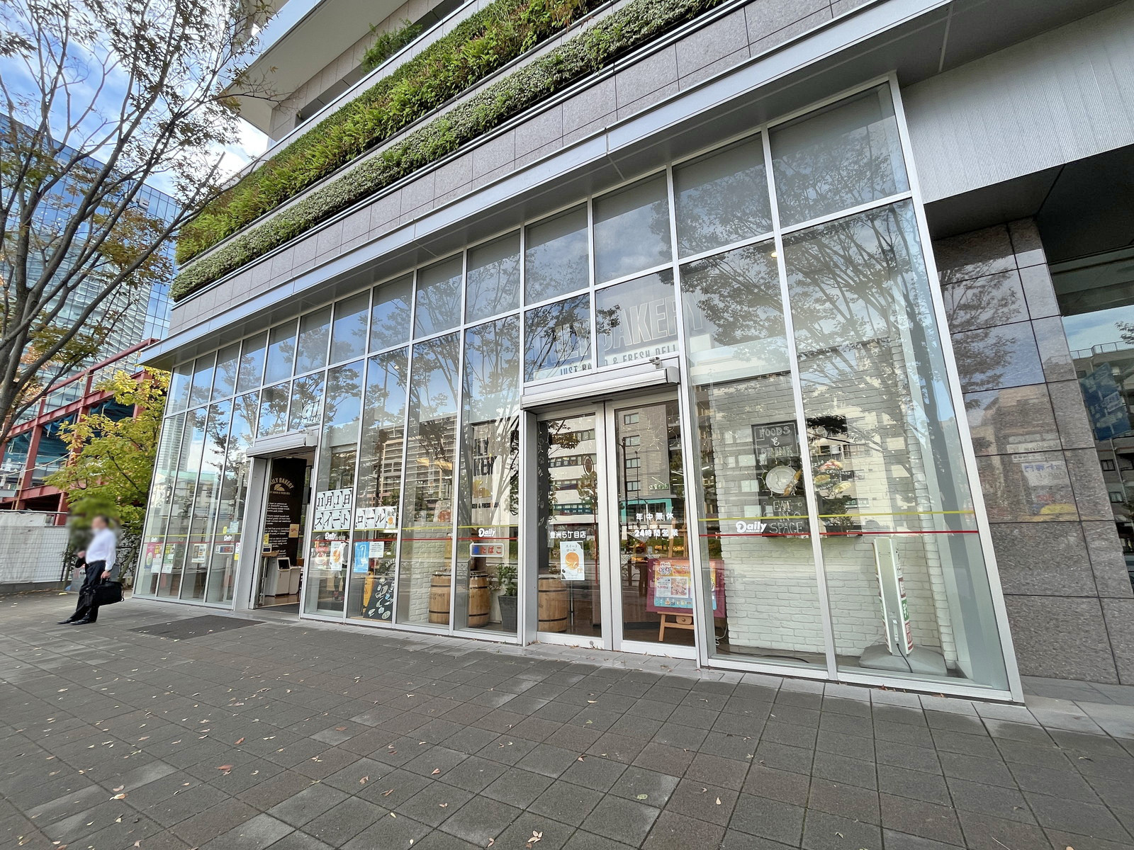 隣のデイリーヤマザキ豊洲五丁目店