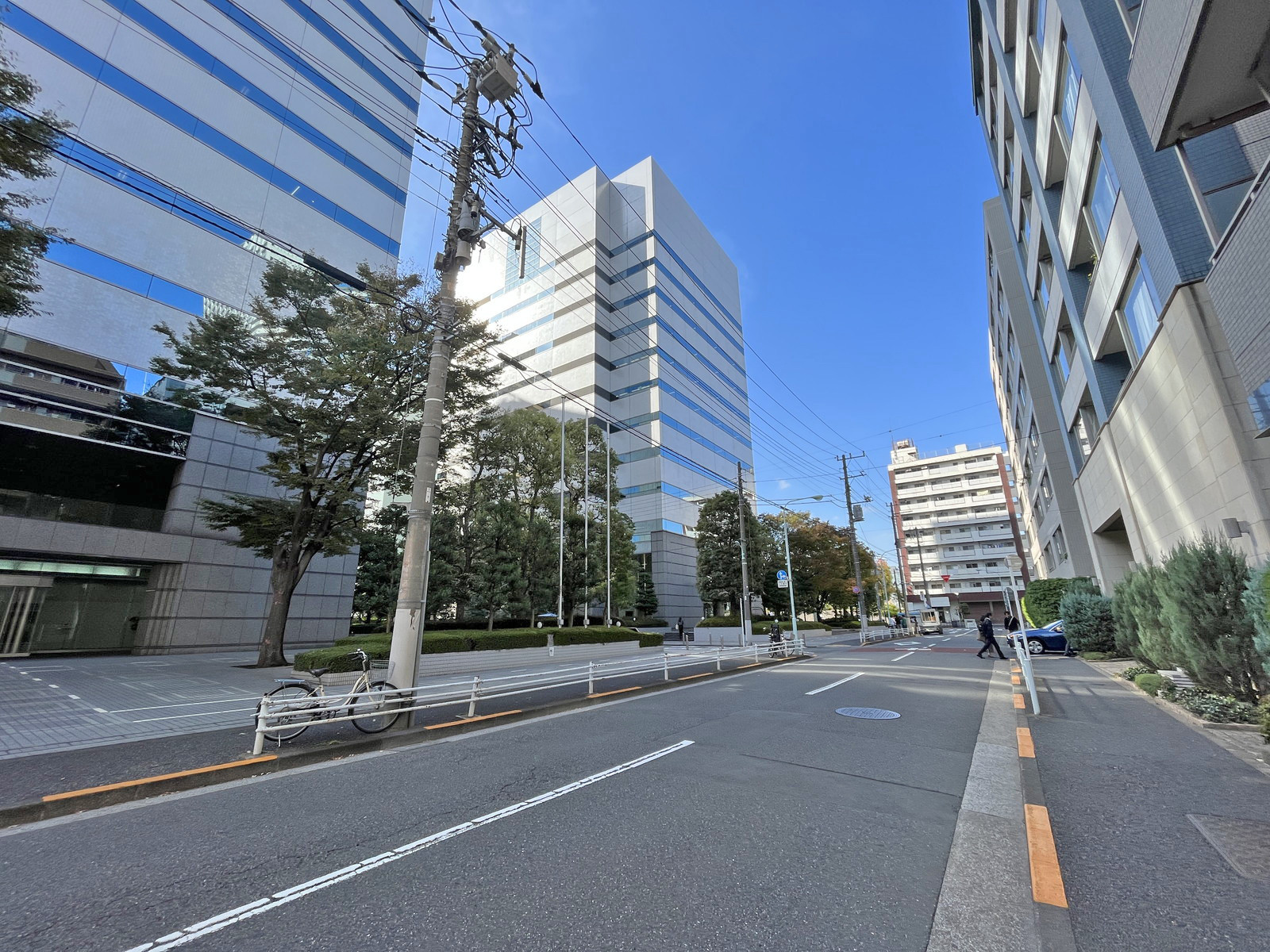 FOREFRONT TOWER1前面通り