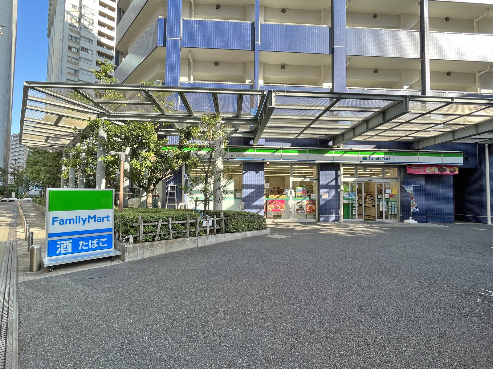徒歩1分のファミリーマート勝どき三丁目店