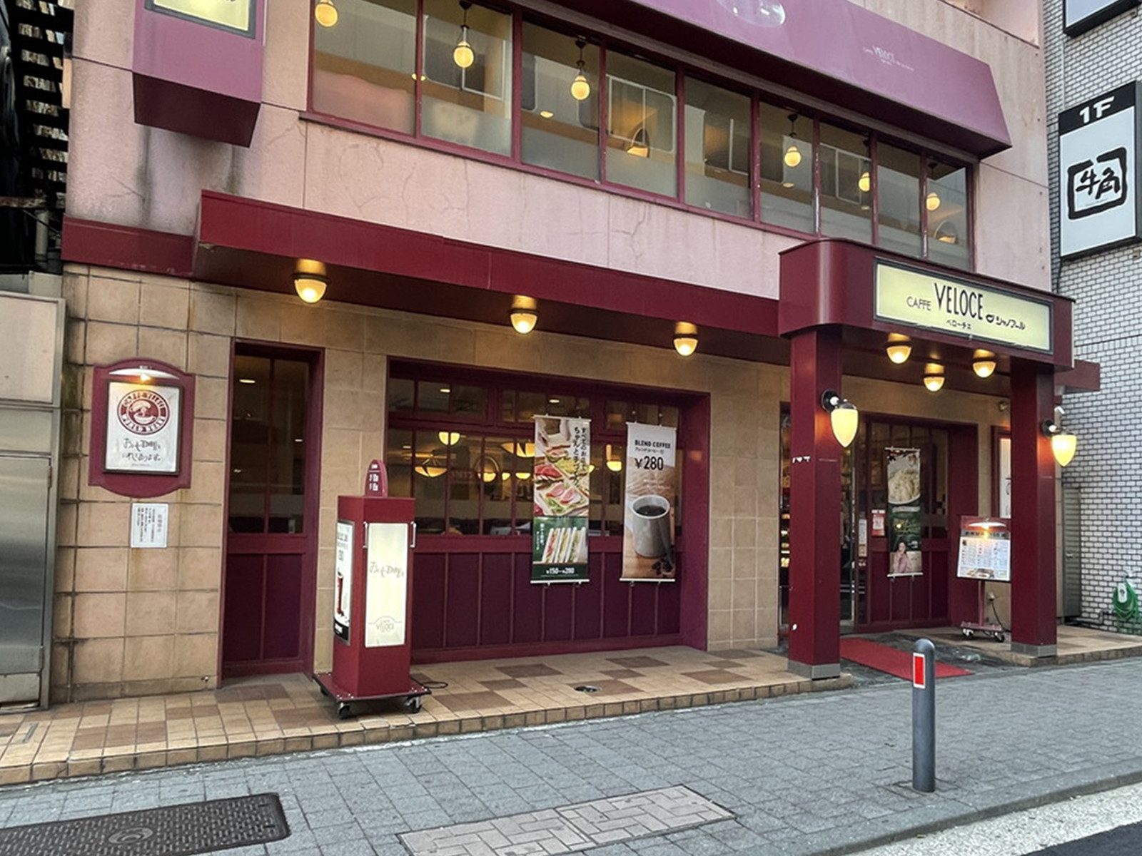 徒歩3分のカフェ・ベローチェ関内駅前店