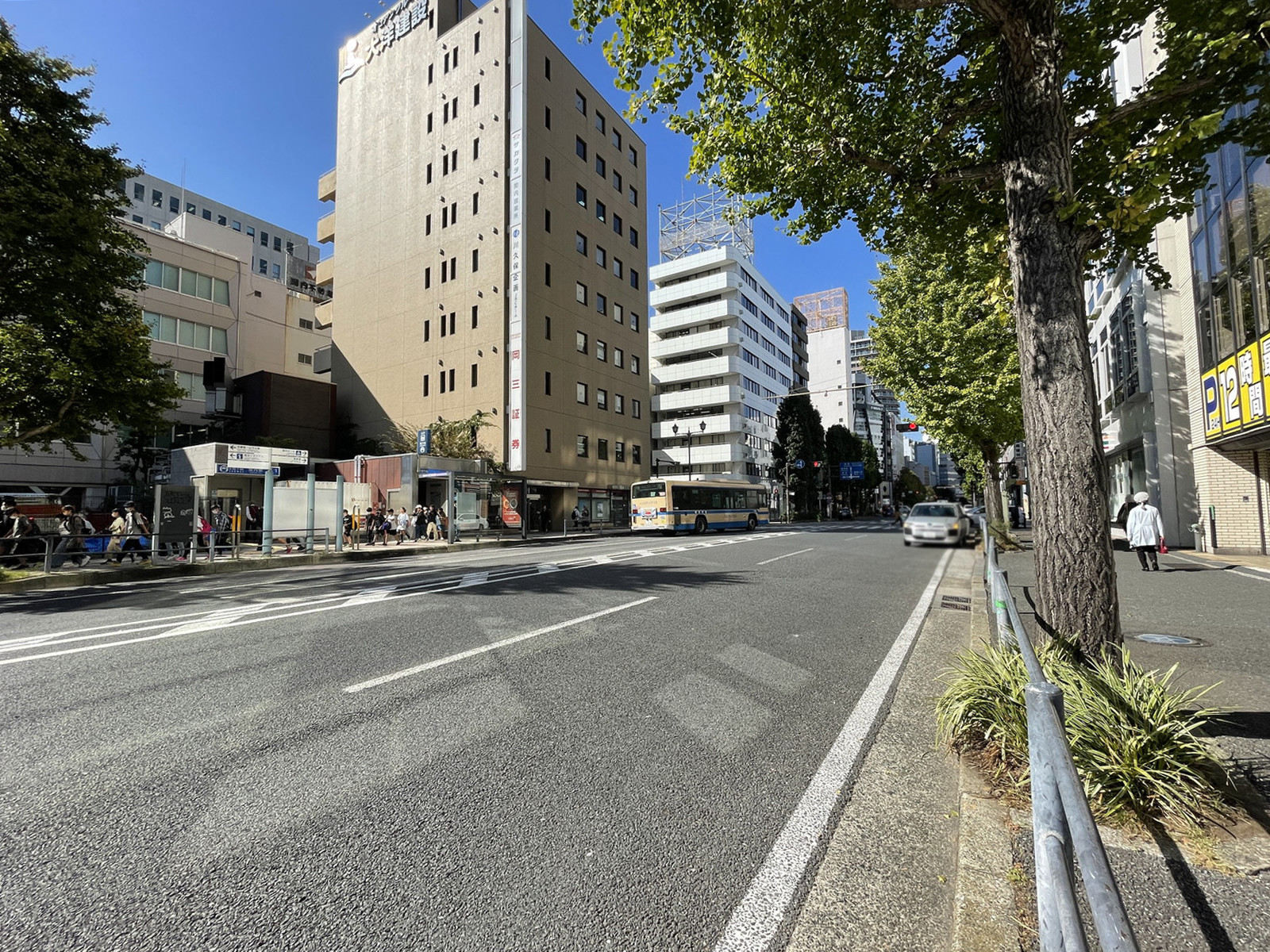 YSビル前面の通り