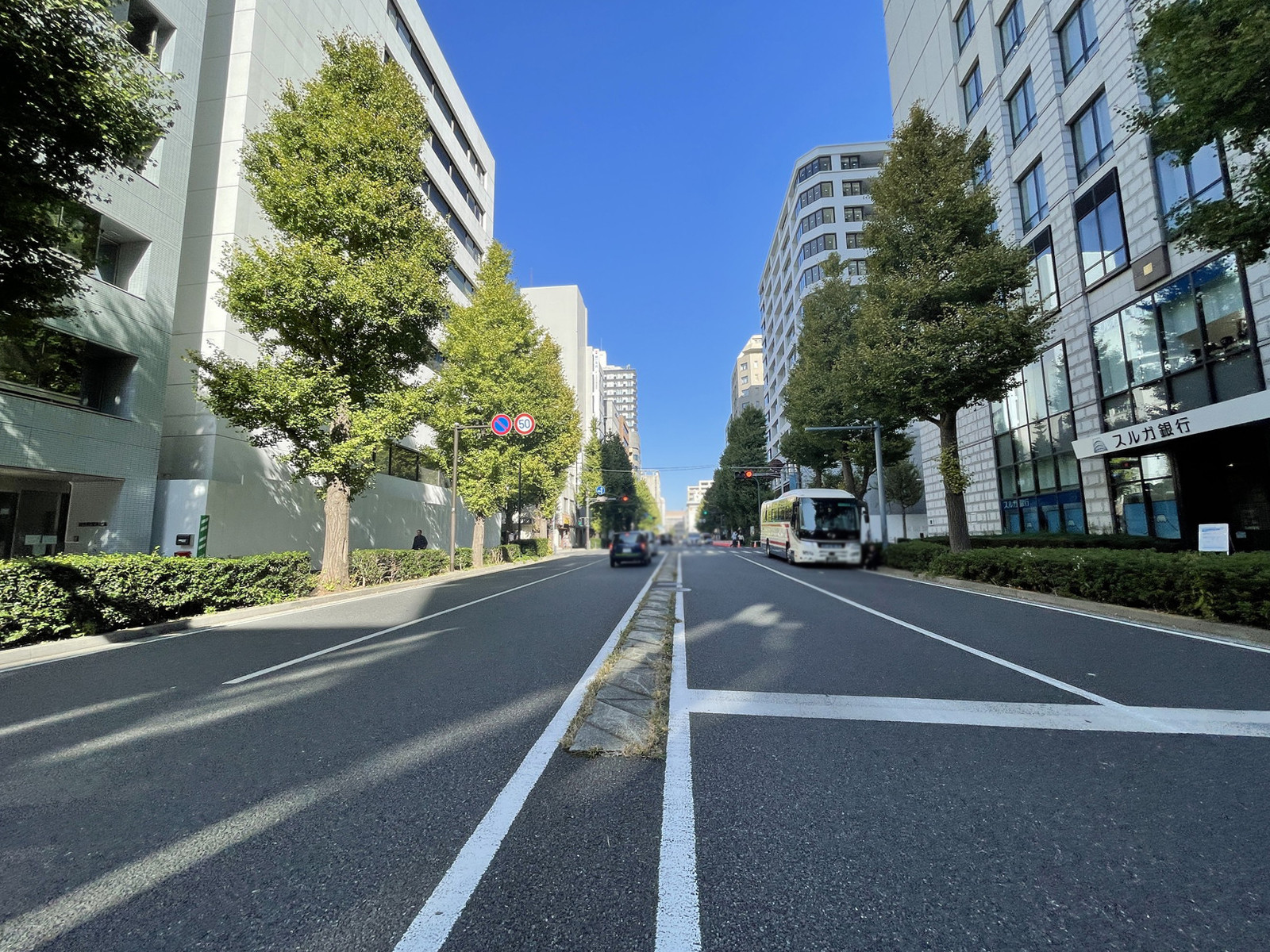 KDX横浜関内ビル前面の通り