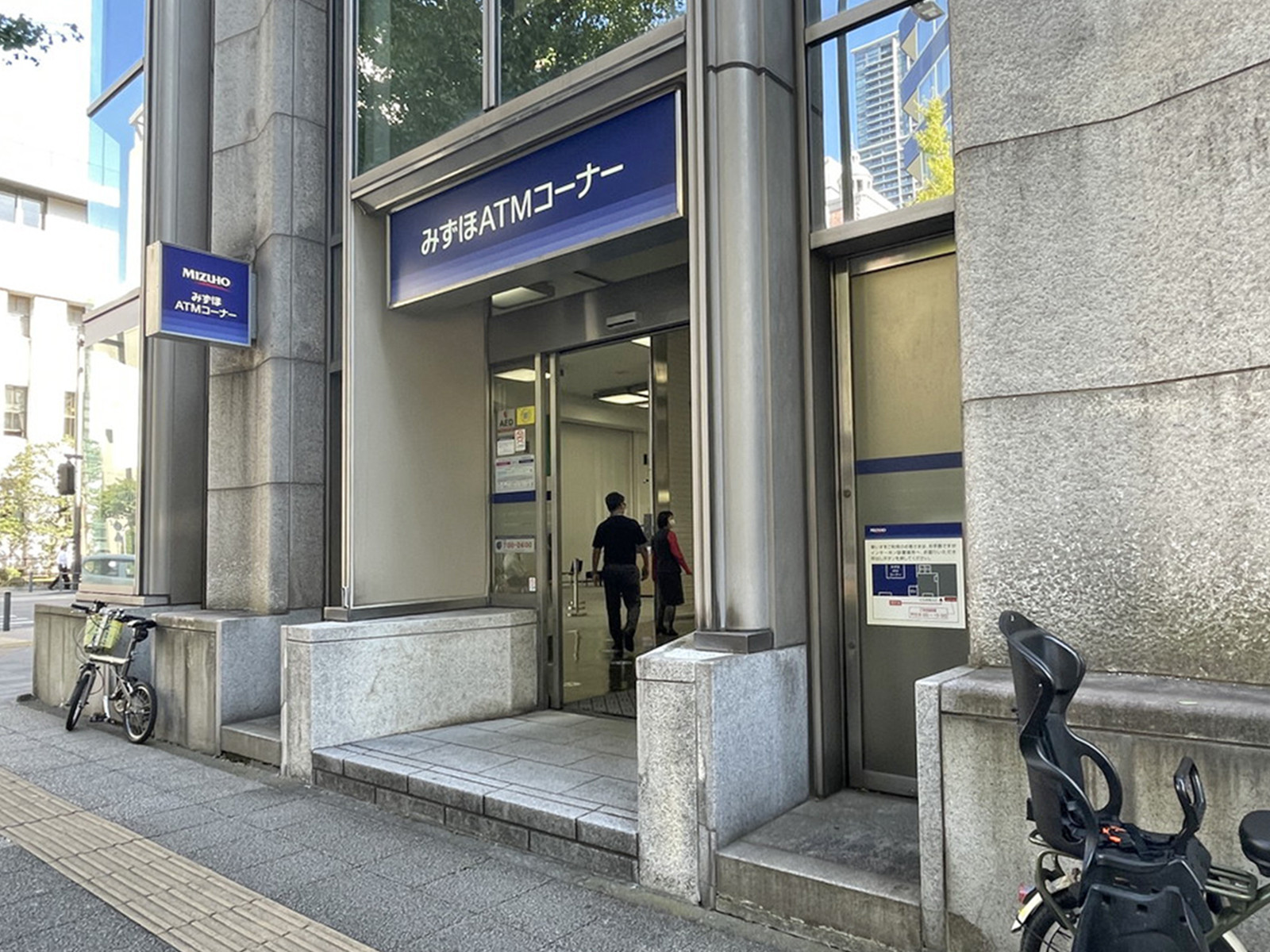 徒歩1分のみずほ銀行 横浜支店