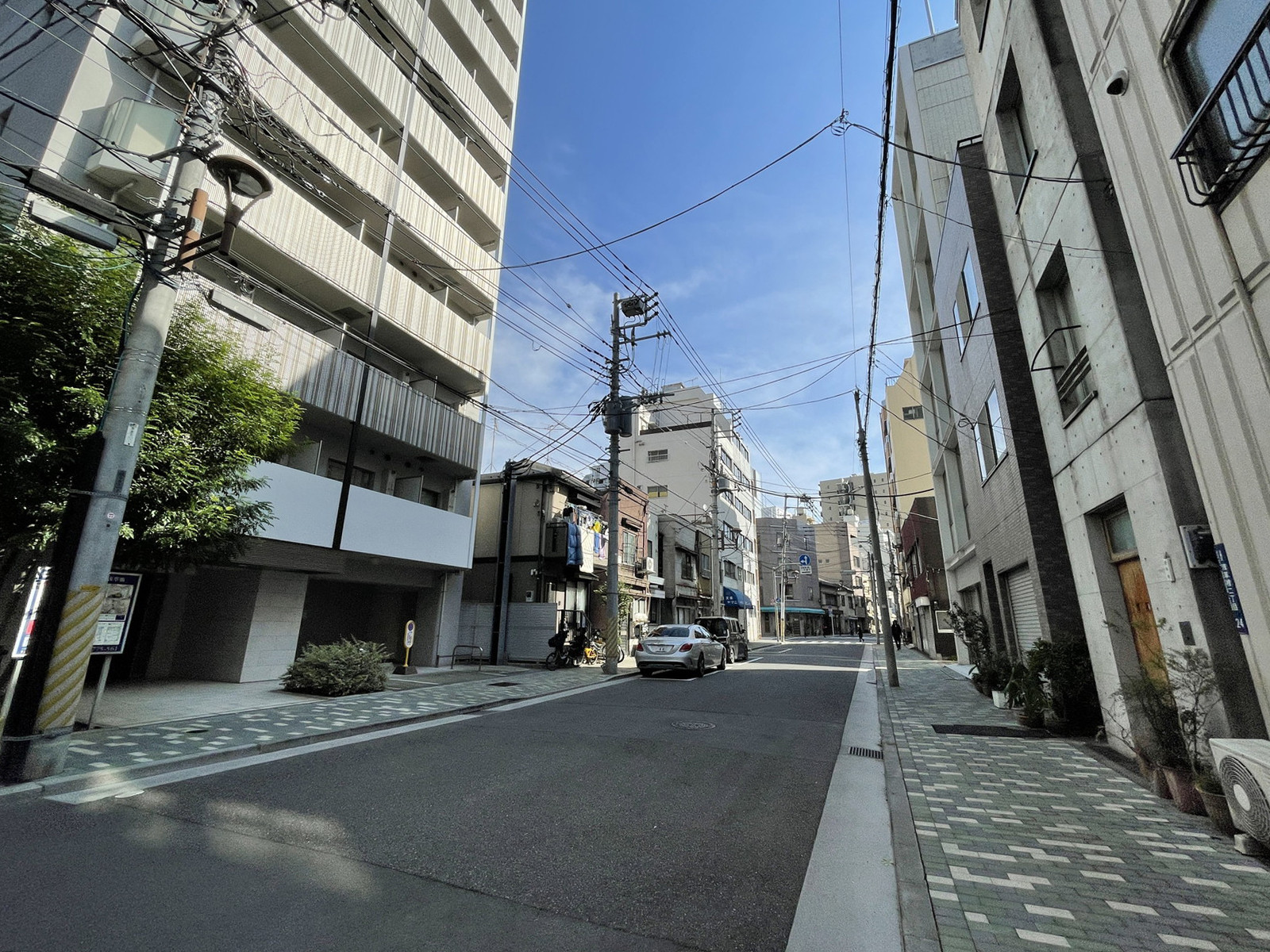 浅草橋K・Hビル前面の通り
