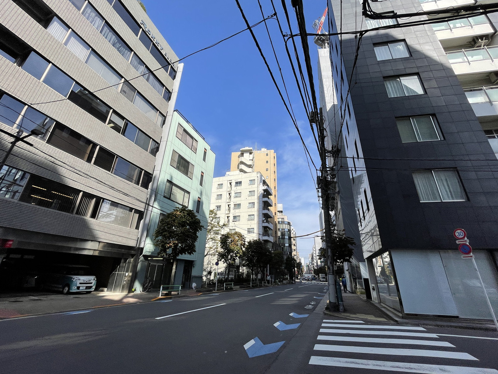 ROKKYビル前面の通り