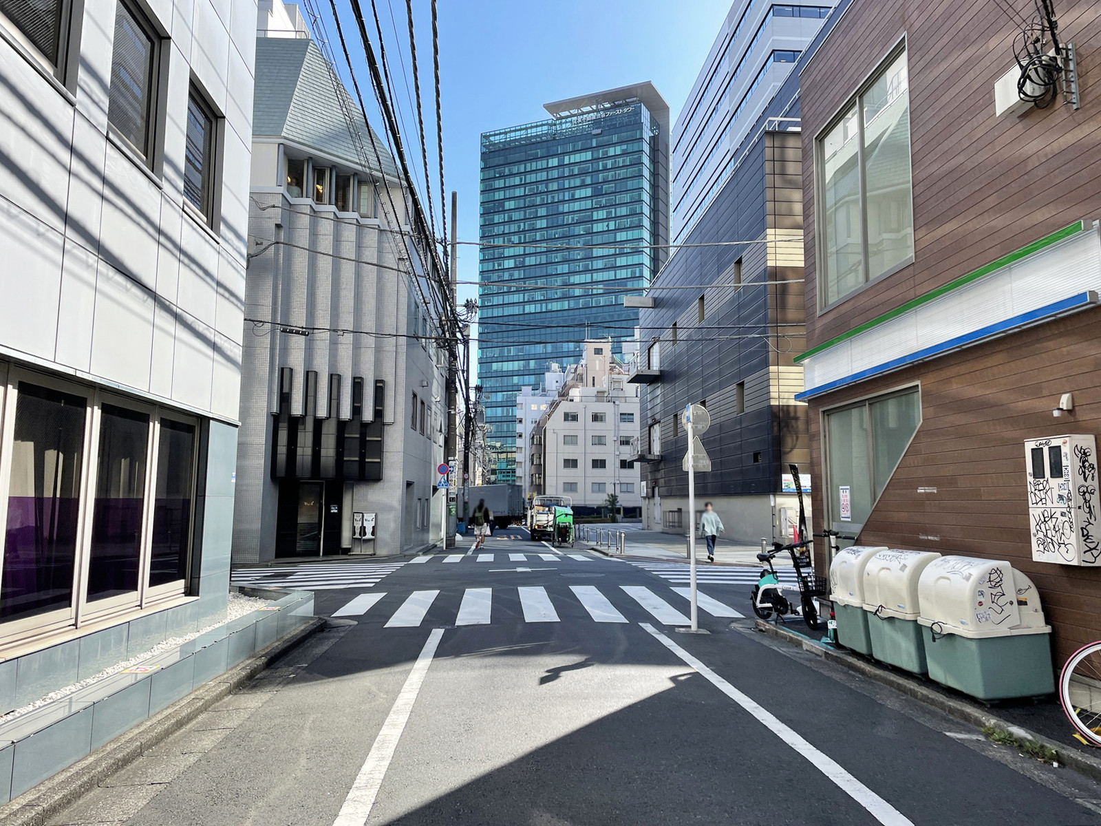 タカデン青山ビル前面の通り