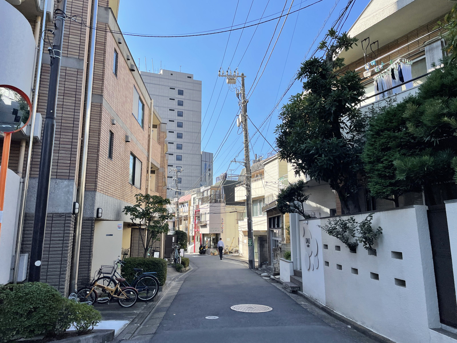 KSビル前面の通り