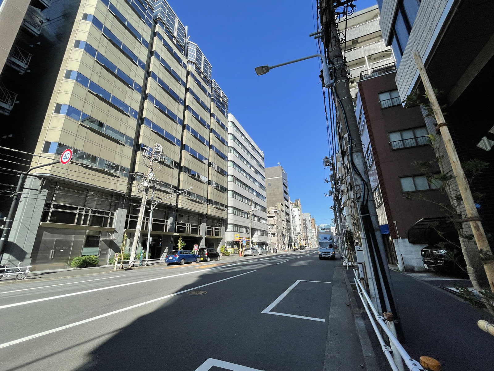 東上野センタービル前面の通り