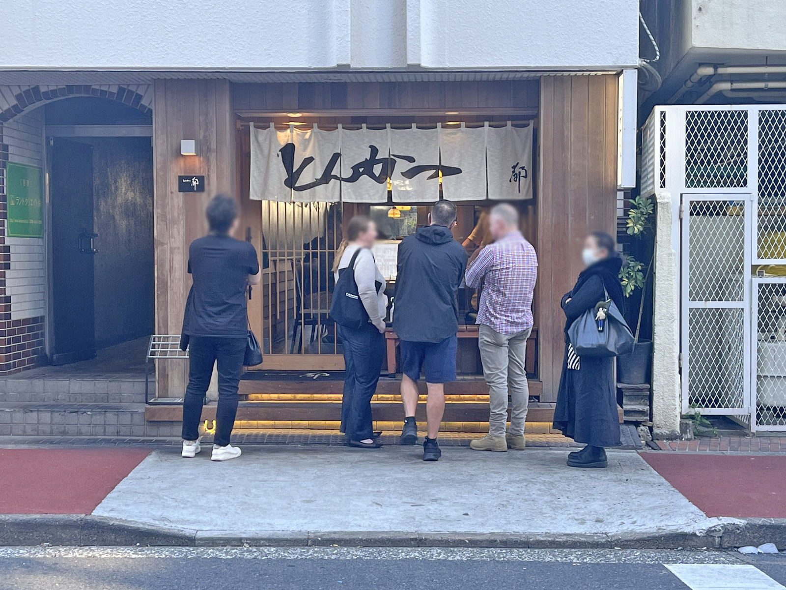 徒歩6分のとんかつ都