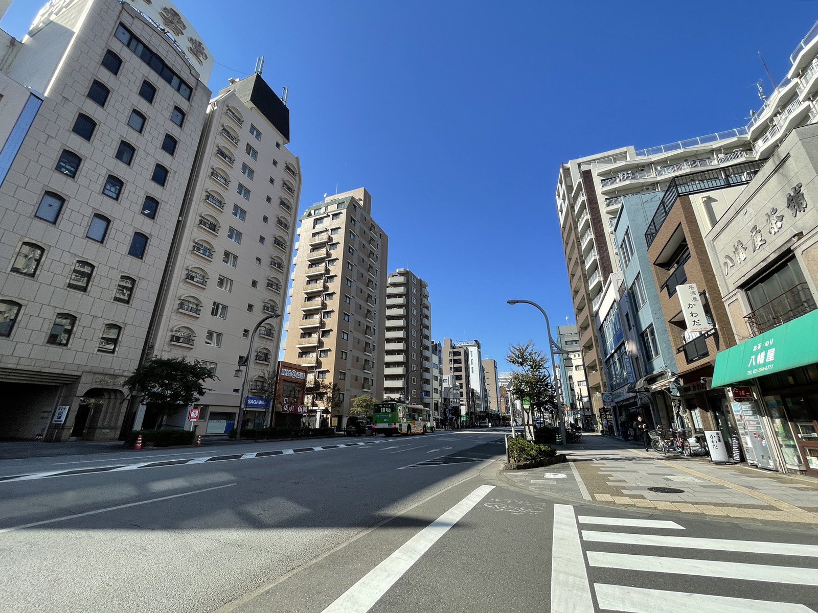AUSPICE元浅草前面の通り
